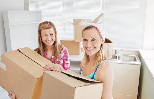 Moving day logistics and loading support for removals in Highbury